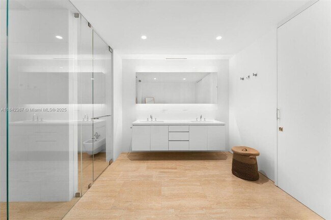 Building Photo - 9001 Collins Ave
