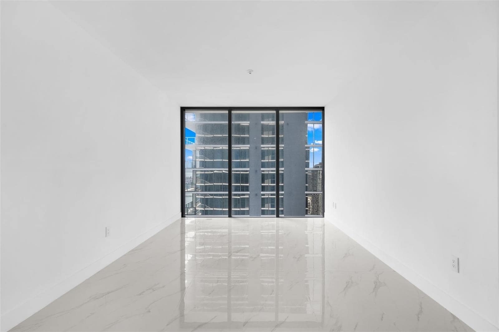 Building Photo - 700 NE 24th St