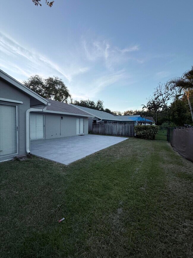 Building Photo - 5810 NW 37th Ave