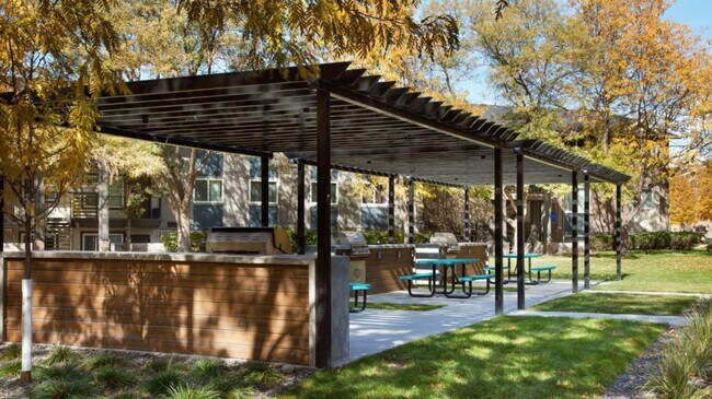 Building Photo - 1153 N Redwood Rd