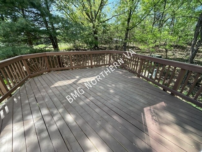 Building Photo - 865 Tall Oaks Square