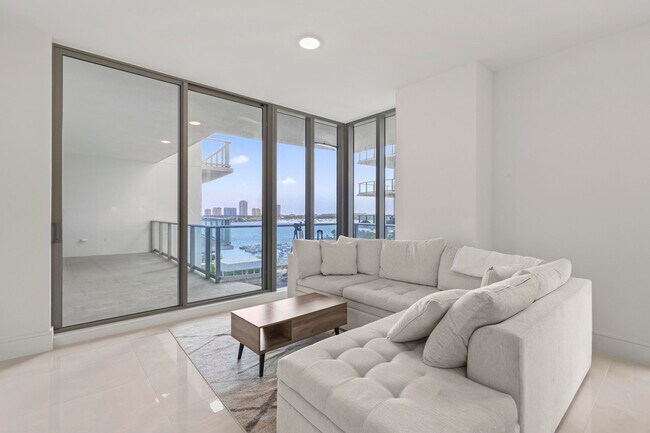 Building Photo - 220 Lake Shore Dr