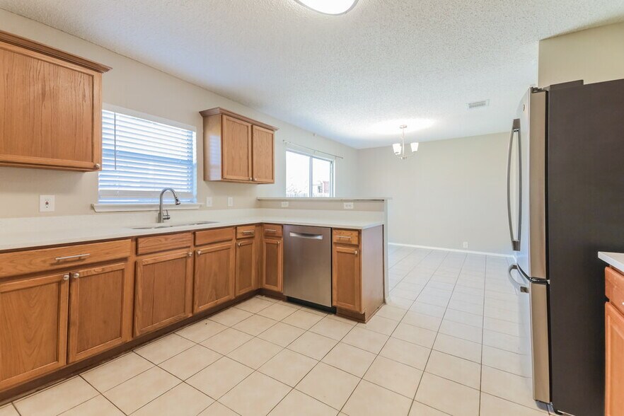 Building Photo - 4300 Sonoma Dr