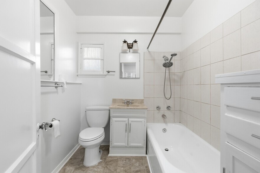 Building Photo - 2401 20th St