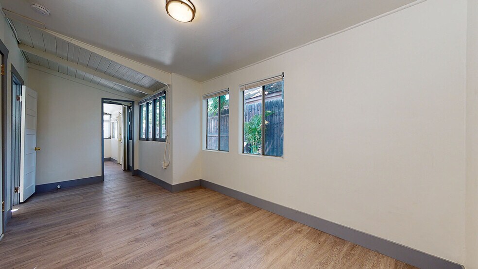 Building Photo - 1127 Bell St