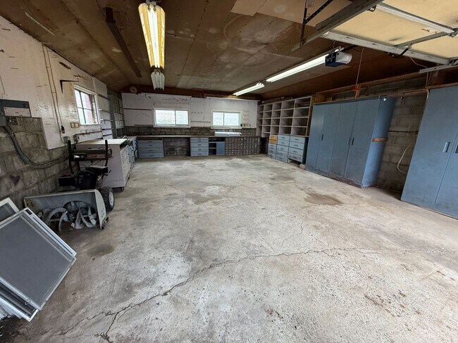 Building Photo - Amazing Brand New Renovated Farmhouse. Don't Miss.