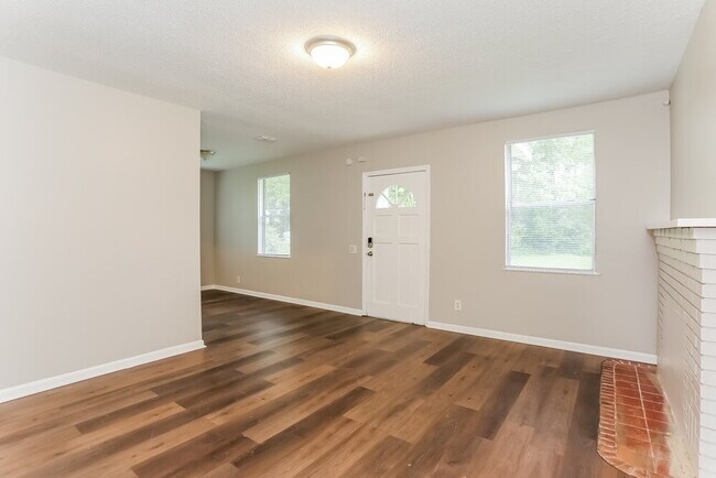 Building Photo - 4606 Albermarle Ave