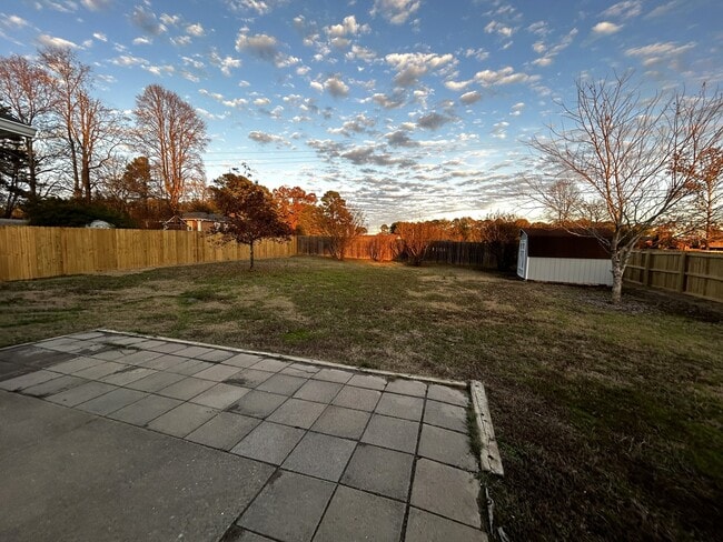 Building Photo - 3604-3604 Meadowlake Dr