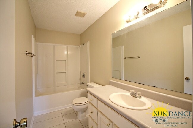 Building Photo - Great 2 Bedroom Home in Fort Walton!