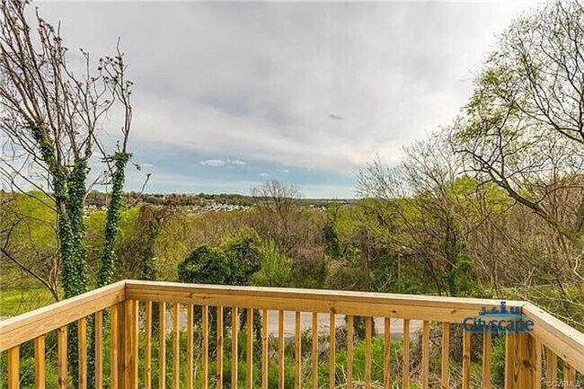 Building Photo - SWANKY 3 BEDROOM NEWER HOME IN HISTORIC CH...