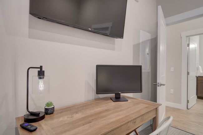 Building Photo - 110 W Beall St