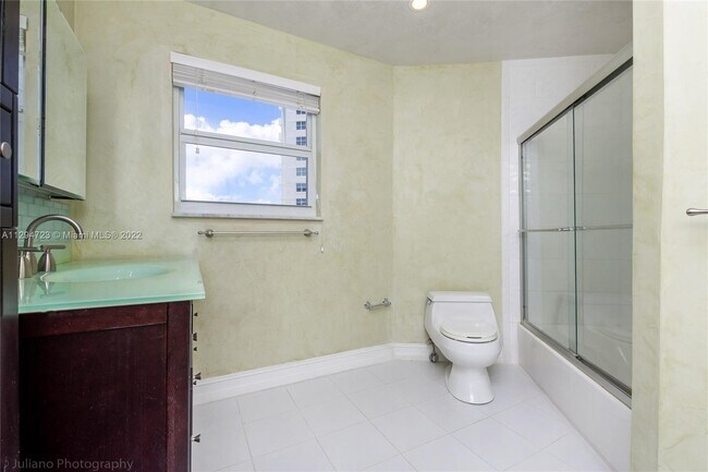 Building Photo - 4925 Collins Ave