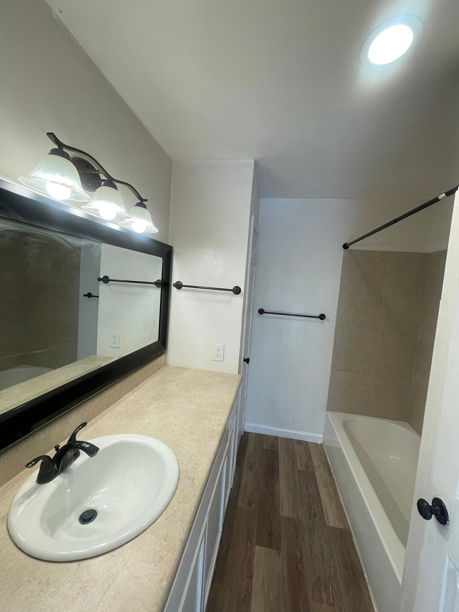 Building Photo - 8545 Midpark Rd