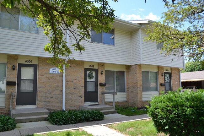 Building Photo - Sublease - 2 Bedroom Townhome Available March 9th, 2026