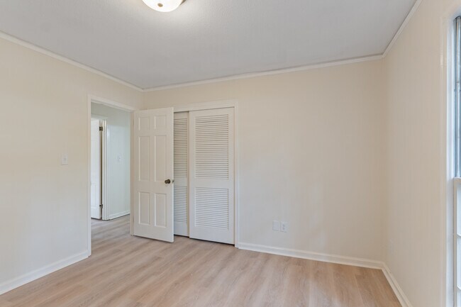 Building Photo - 2451 Belcher Dr