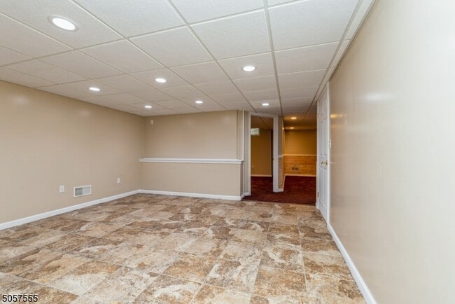 Building Photo - 27 Rolling Views Dr