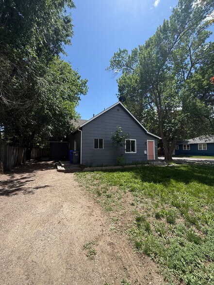 Building Photo - 804 E 7th St