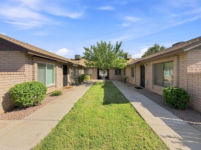 Building Photo - Townhome in the heart of Tempe!