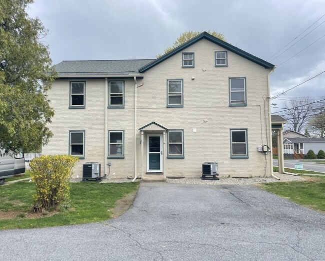 Primary Photo - Charming NEWLY RENOVATED 2 Bedroom Apartme...