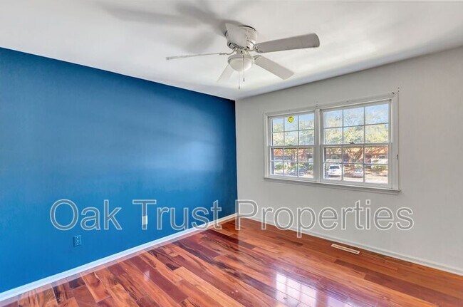 Building Photo - 309 St Charles Ct