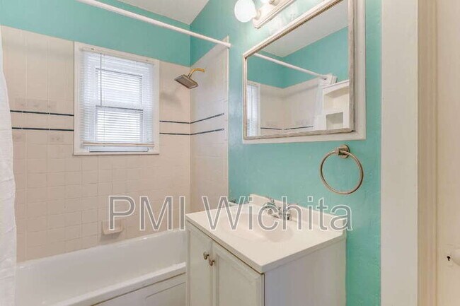 Building Photo - 514 S Fern St