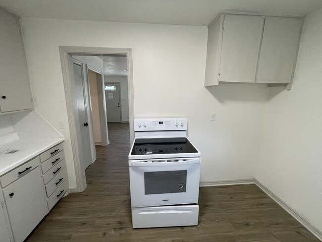 Building Photo - 3b, 1b Home in The Village