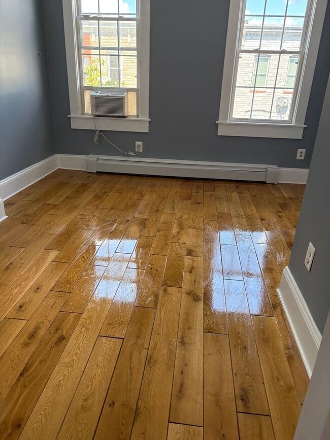 Building Photo - NEW Lower Price & AVAILABLE NOW  *  NUEVO PRECIO Más Bajo y DISPONIBLE AHORA!