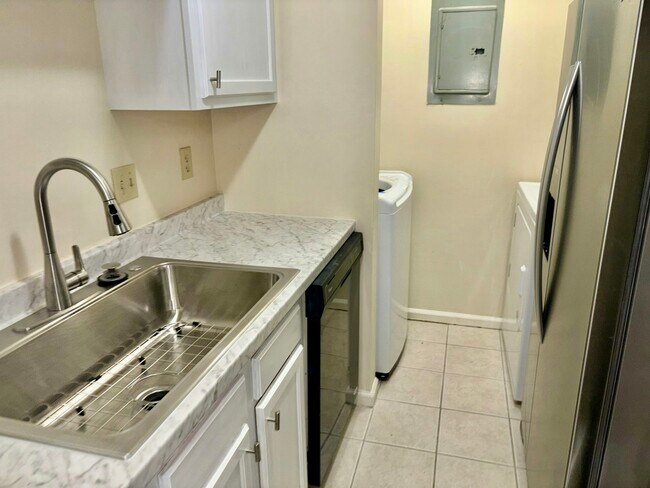 Building Photo - 110 Heywood Rd