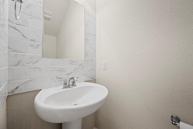 Building Photo - 5406 Traviston Dr
