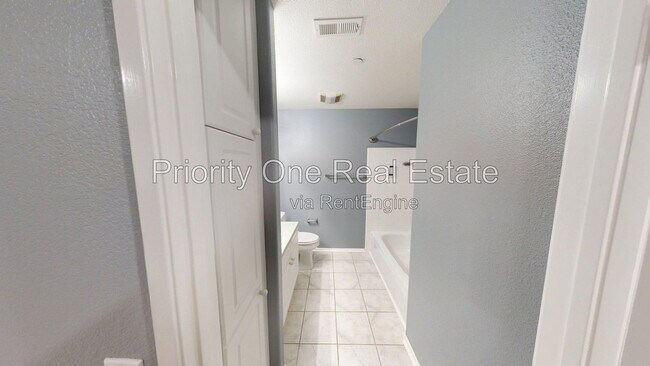Building Photo - 10766 Sabre Hill Dr