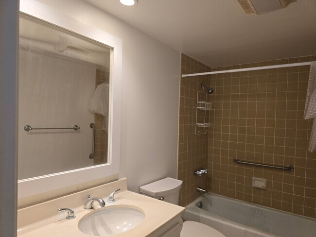 Building Photo - 714 N Irena Ave