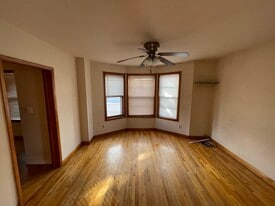 Building Photo - 44 Vreeland Ave