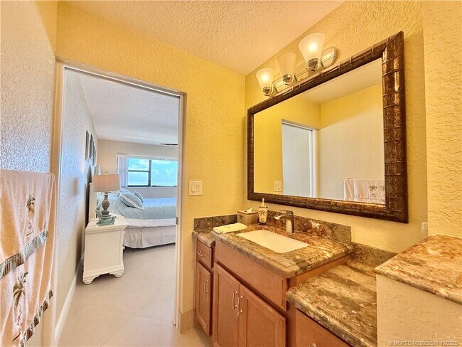 Building Photo - 7440 S Ocean Dr