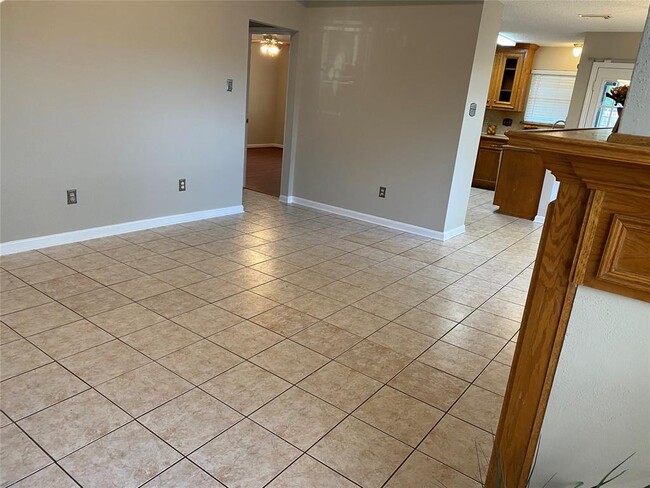 Building Photo - 2415 Poco Dr