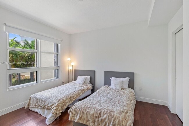 Building Photo - 749 Crandon Blvd