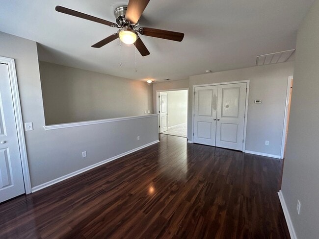 Building Photo - 450 Delmont Dr