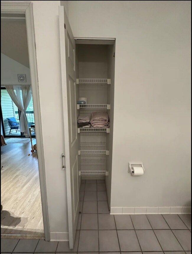 Building Photo - 7614 York Ave S