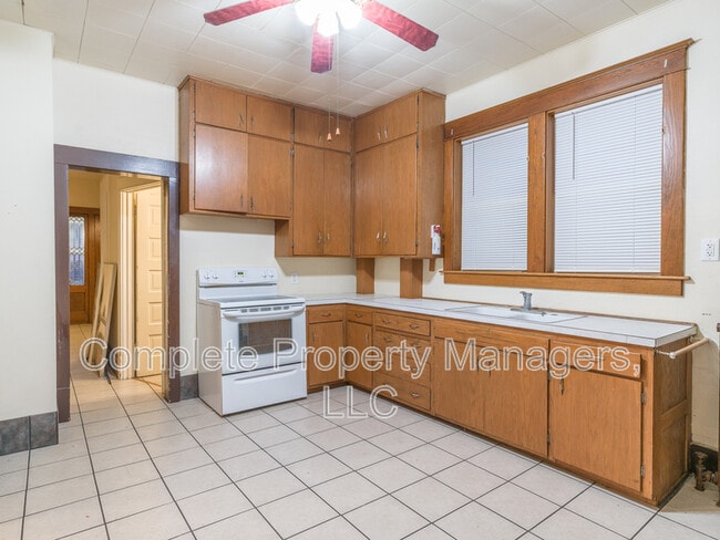 Building Photo - 102 E 4th St