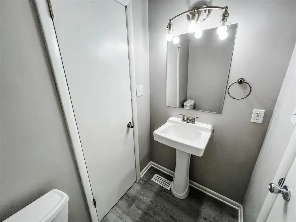 Building Photo - 336 N Riley Ave