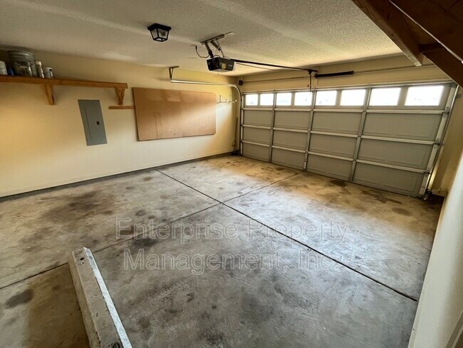 Building Photo - 10092 Cross Valley Dr