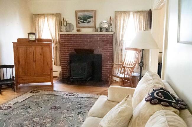 Building Photo - 10 Wallace Aveune