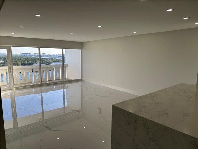 Building Photo - 2100 S Ocean Dr