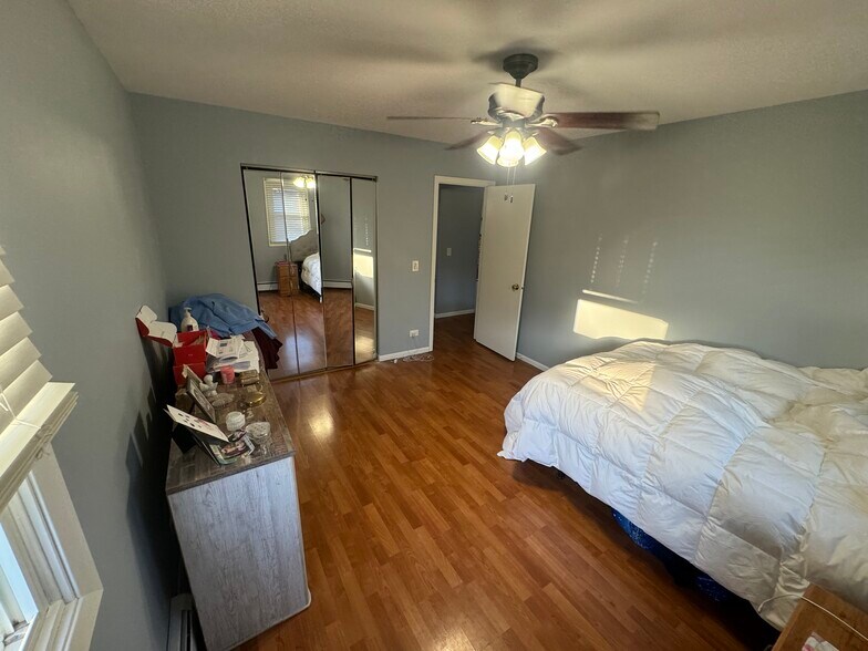 Building Photo - 9 N Whispering Hills Dr
