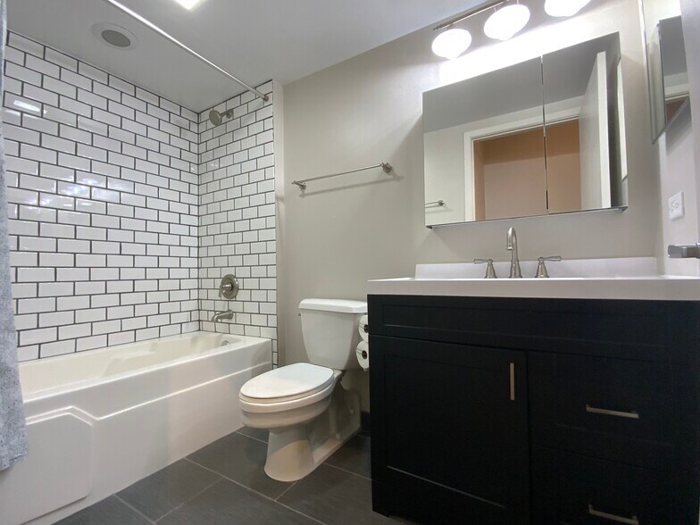 Updated bathroom - 1033 W 14th Pl