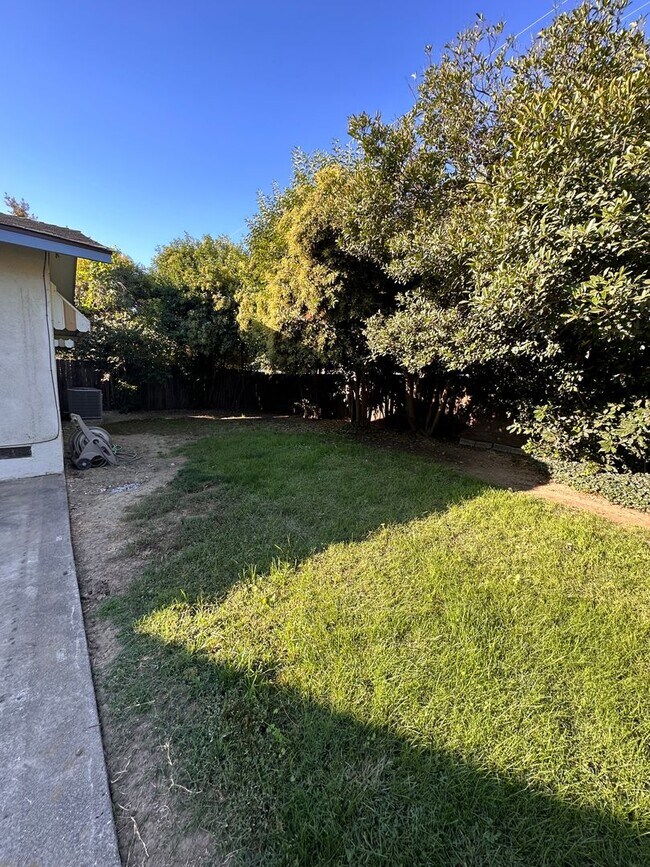 Building Photo - 2701 Blackburn Dr