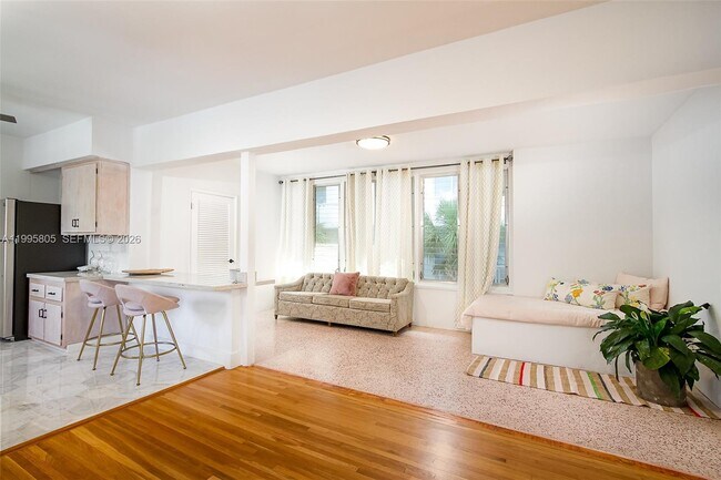 Building Photo - 10081 W Bay Harbor Dr