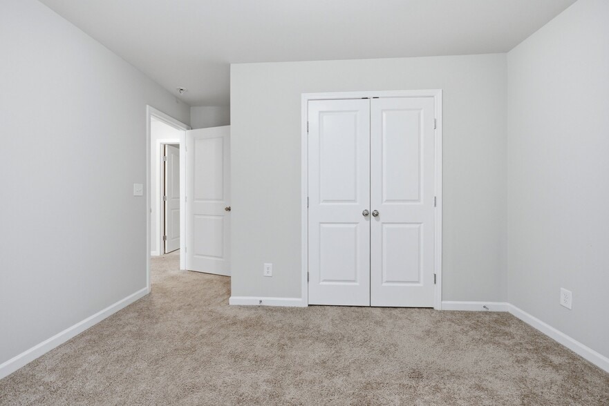 Building Photo - 327 Cashes Ct
