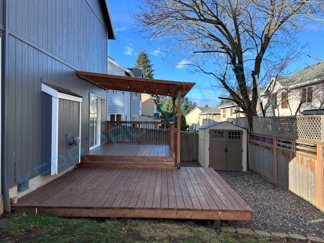 Building Photo - Charming 3-Bed Oasis with 2.5 Baths in Sandy, OR - 1215 Sq Ft of Cozy Living!