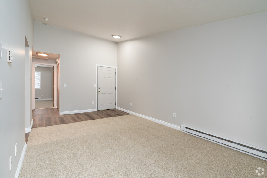 1BR, 1BA - 692SF - Canyon Greens Apartments