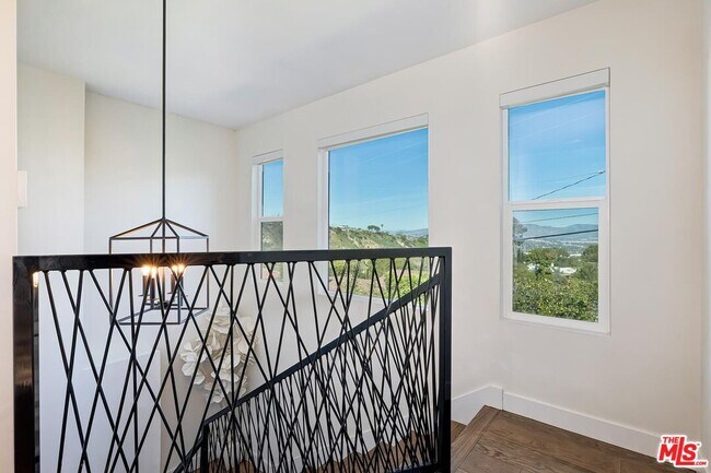 Building Photo - 3350 Coy Dr